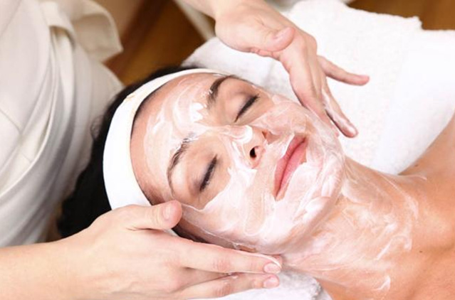 What Is The Difference Between Medi Facials and Regular Facials? | Kosmoderma