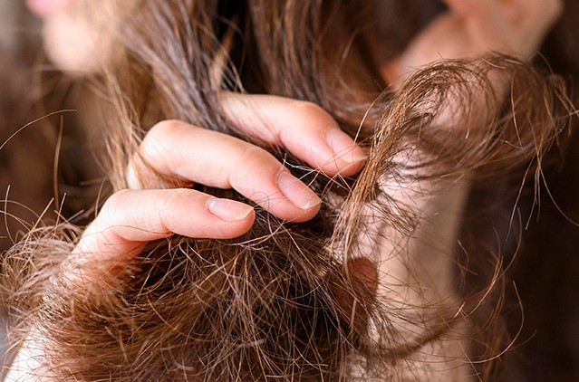 Hair Treatment for Dry Hair: Causes and Effective Solutions | Kosmoderma