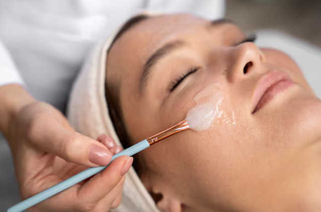Step-by-Step Guide to Chemical Peel Procedure for Smooth, Glowing Skin